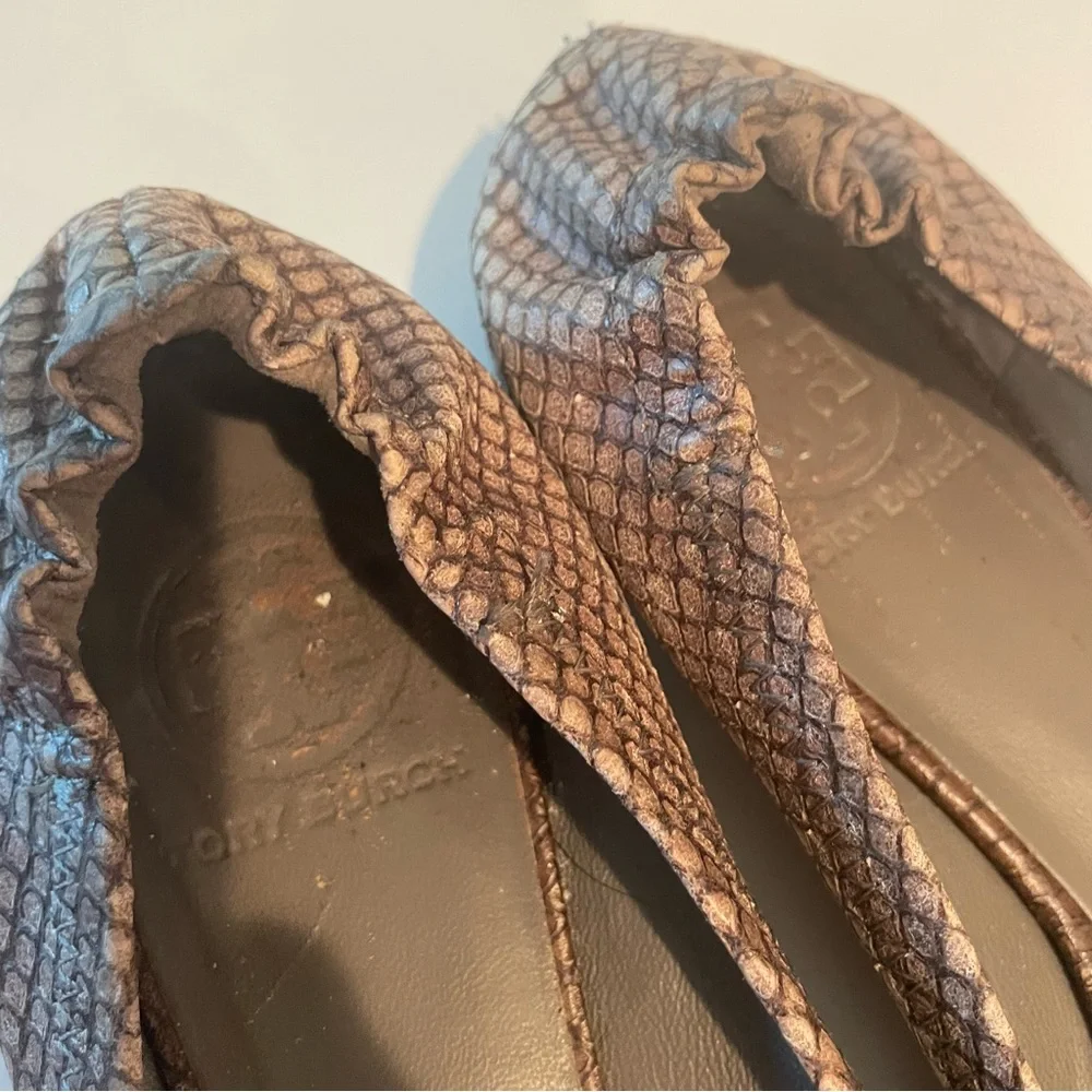 TORY BURCH Brown Tan Ballet Flats! Snake Pattern. Rubber Logo Soles! Silver 7.5